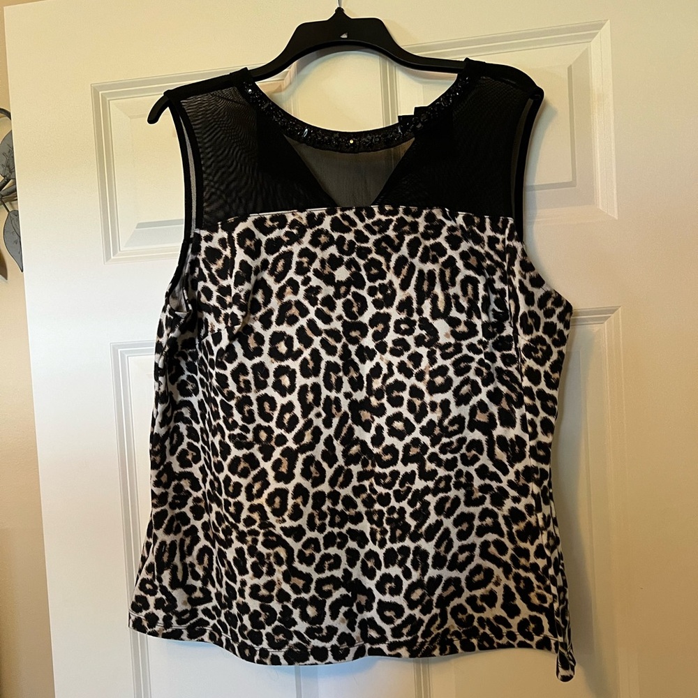 Worthington Woman Size 1X Sleeveless Blouse Animal Print and Embellished‎ Collar